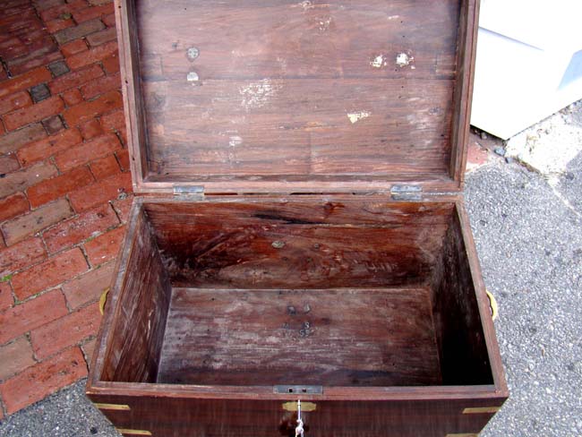 A fine late Victorian brass mounted Rosewood Regimental Silver Chest circa 1880 — image 4